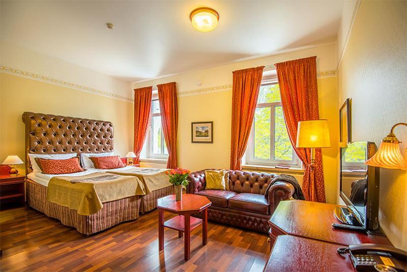 Astor Hotel
